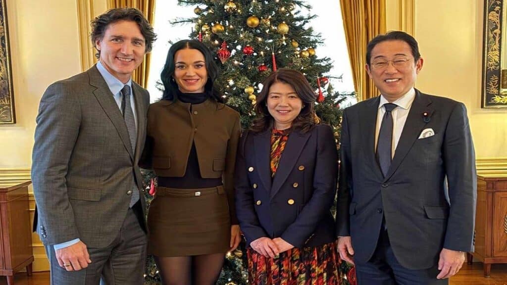 Katy Perry Poses With Justin Trudeau And The Japanese PM In Viral Photo